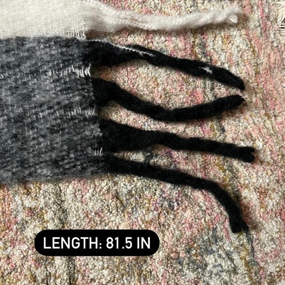 Steve Madden White Gray Black Plaid Poly Large Thick Scarf - Picture 5 of 5